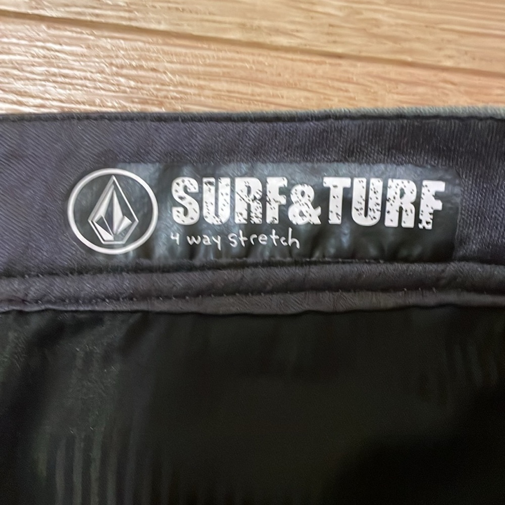 Volcom Shorts - Picture 2 of 4